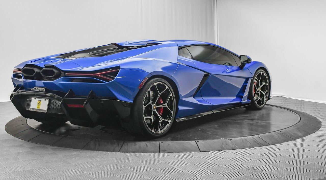 2024 Lamborghini Revuelto
