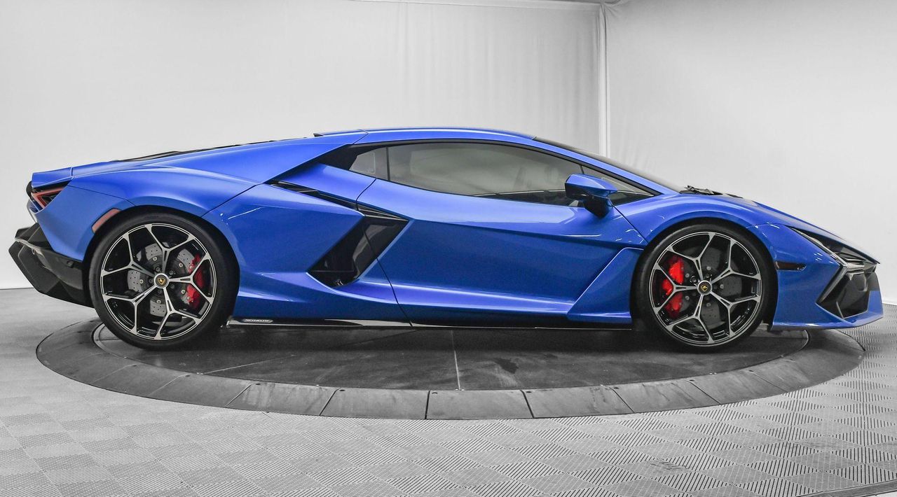 2024 Lamborghini Revuelto
