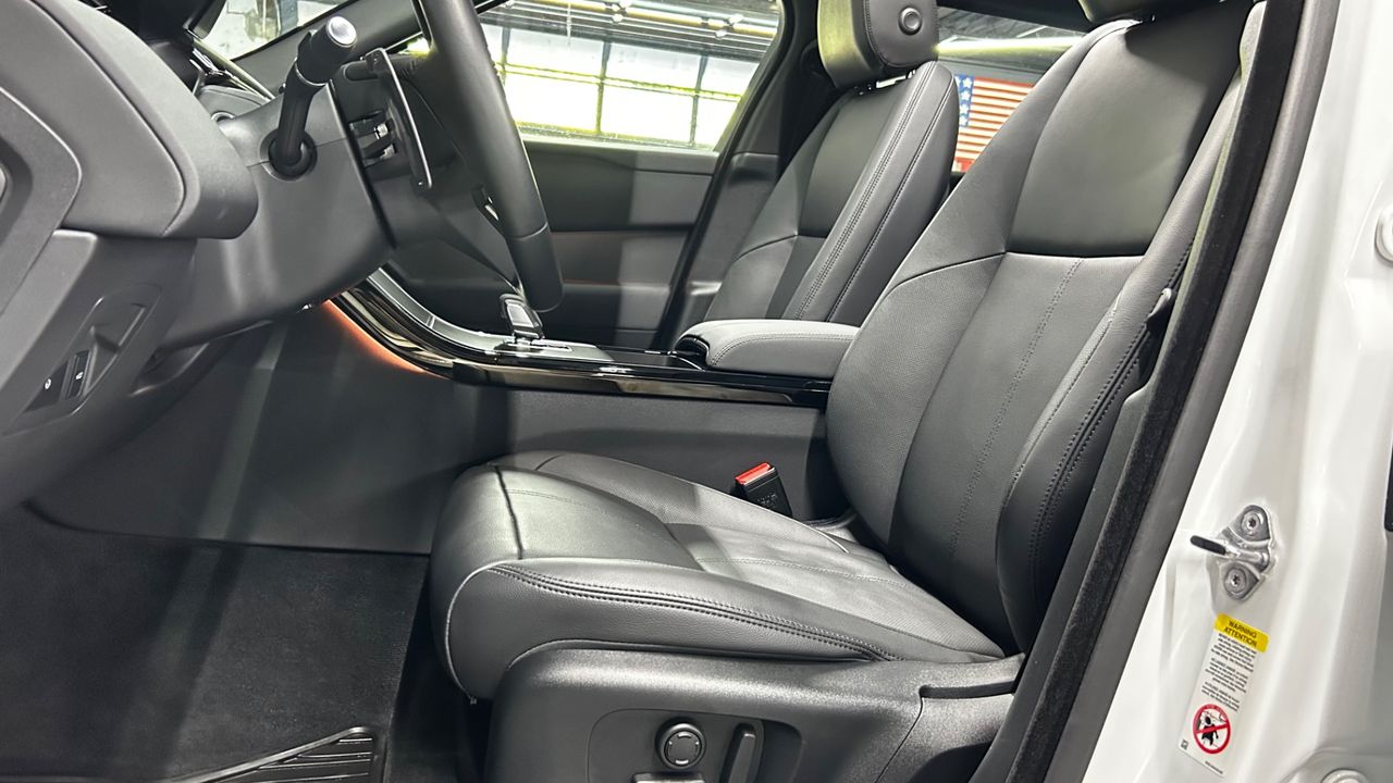 2025 Land Rover Range Rover Velar