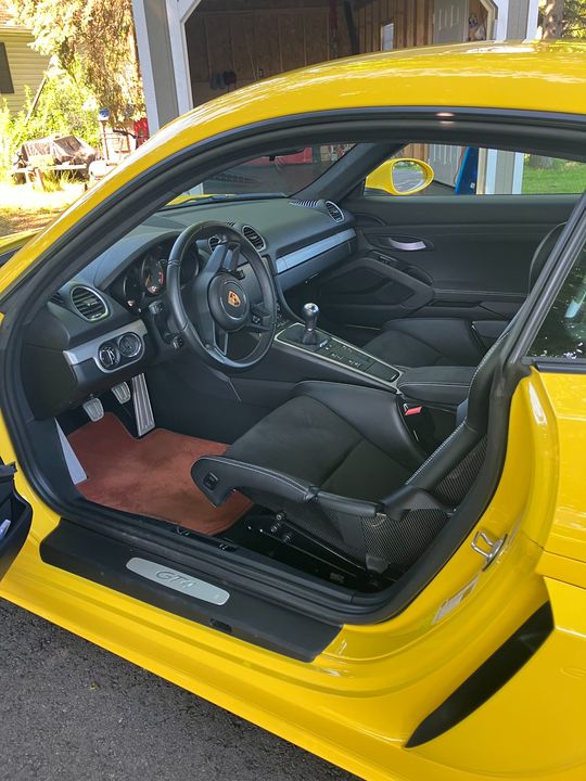 2022 Porsche 718 Cayman