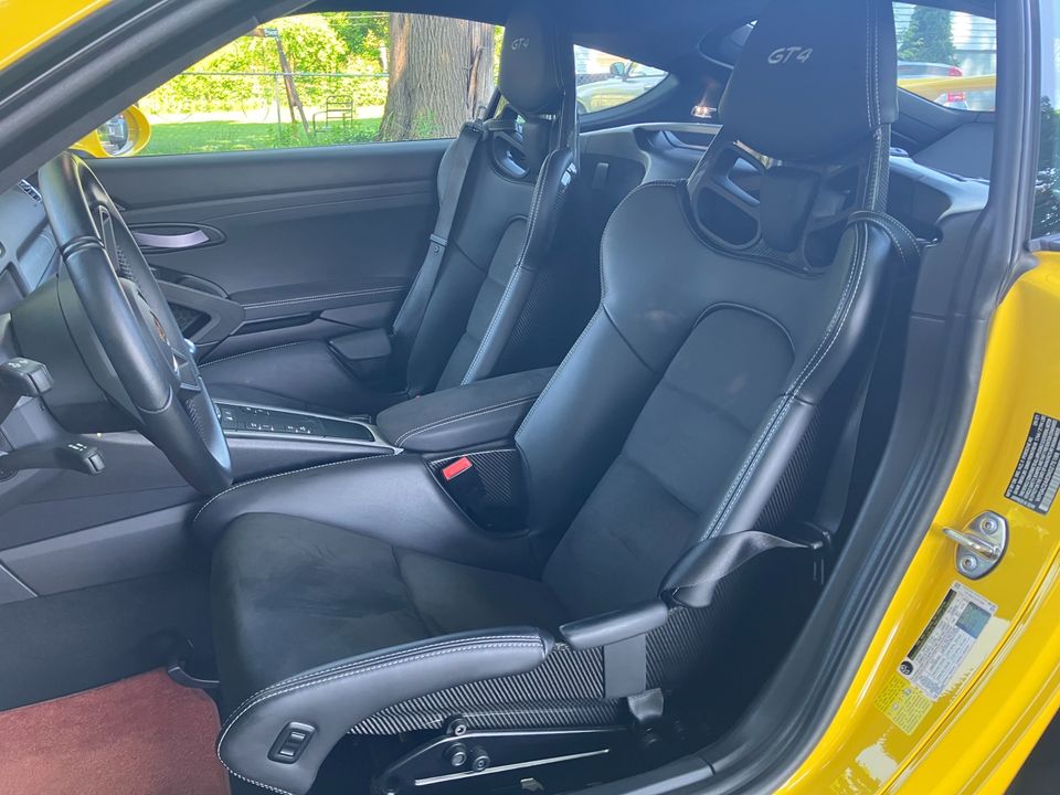 2022 Porsche 718 Cayman