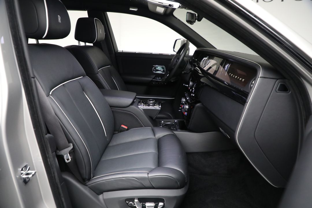 2023 Rolls-Royce Phantom