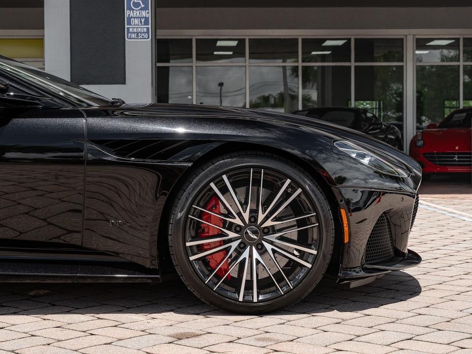 2022 Aston Martin DBS