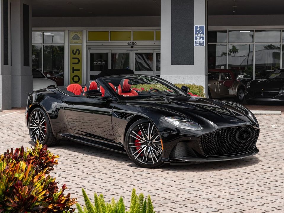 2022 Aston Martin DBS
