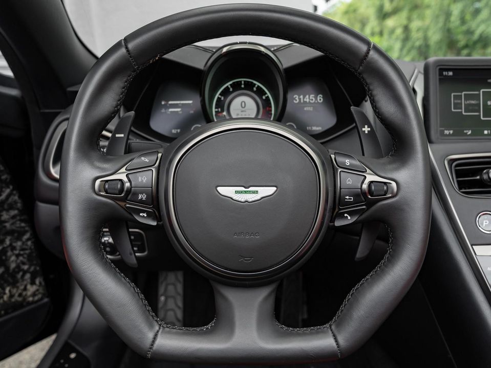 2022 Aston Martin DBS