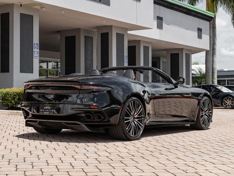 2022 Aston Martin DBS