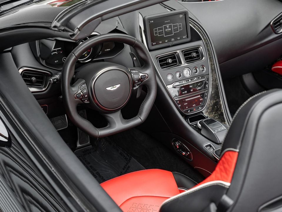 2022 Aston Martin DBS