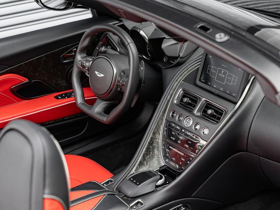 2022 Aston Martin DBS