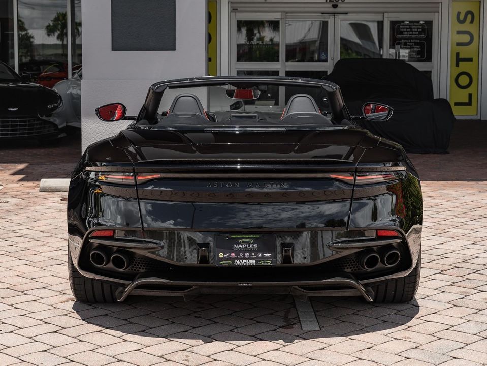 2022 Aston Martin DBS