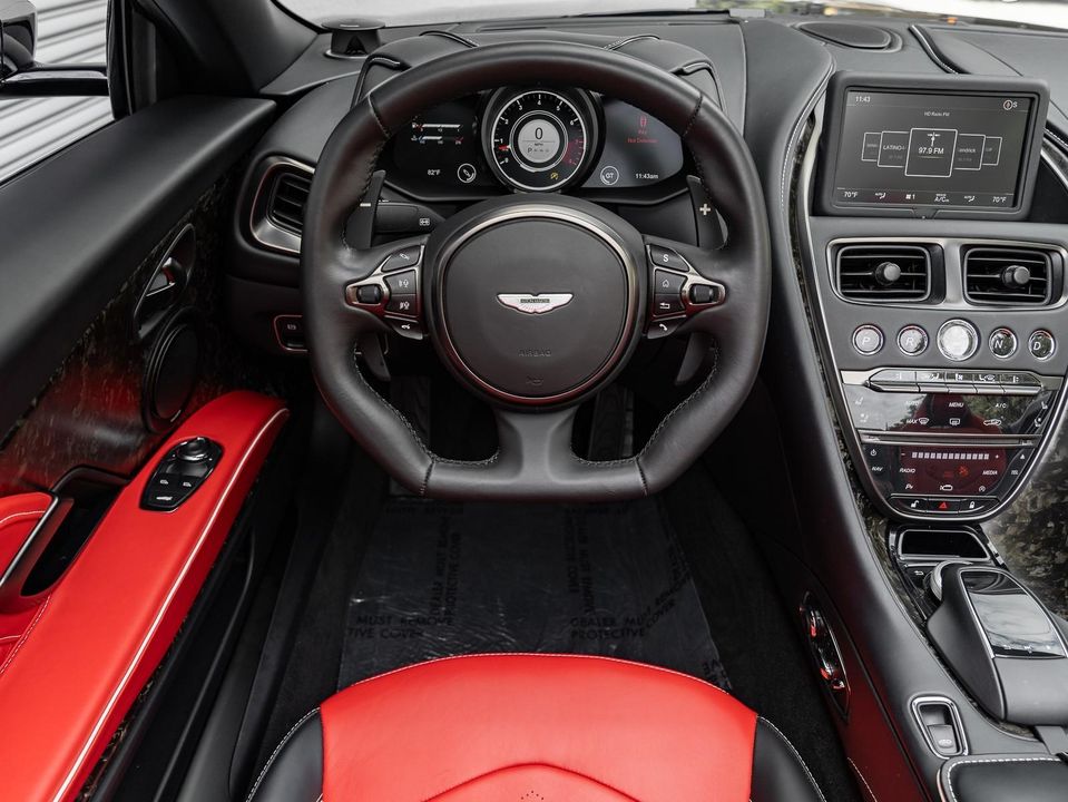 2022 Aston Martin DBS