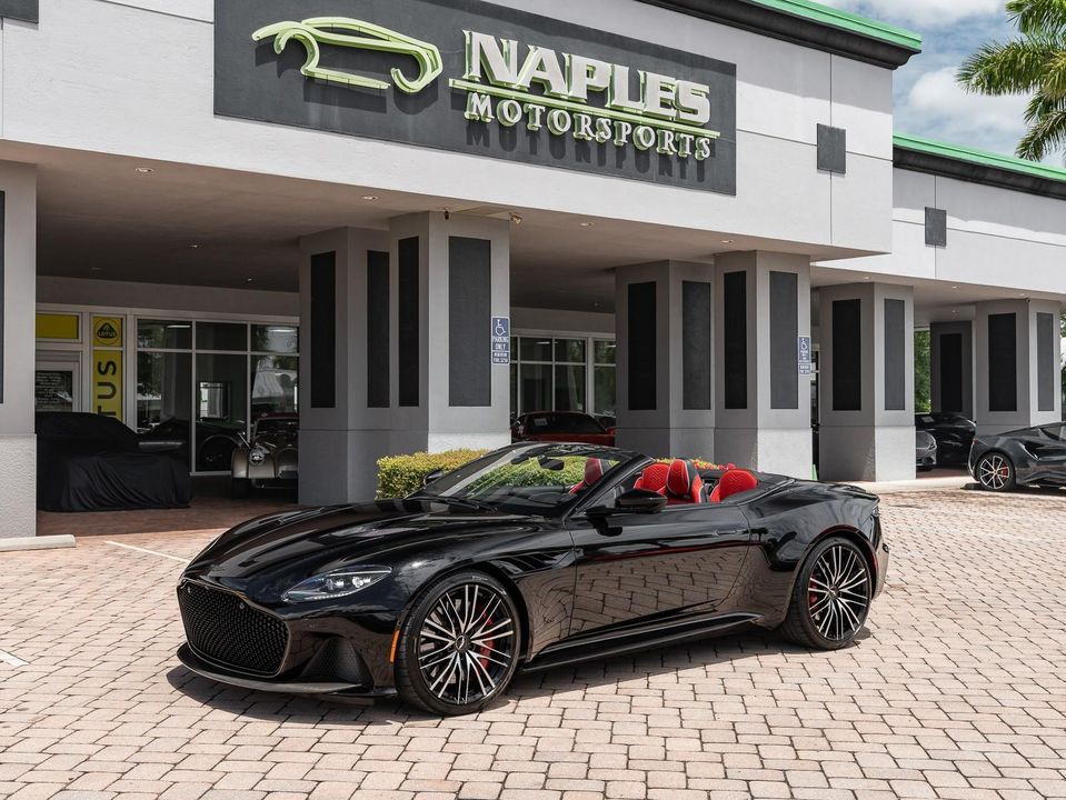 2022 Aston Martin DBS