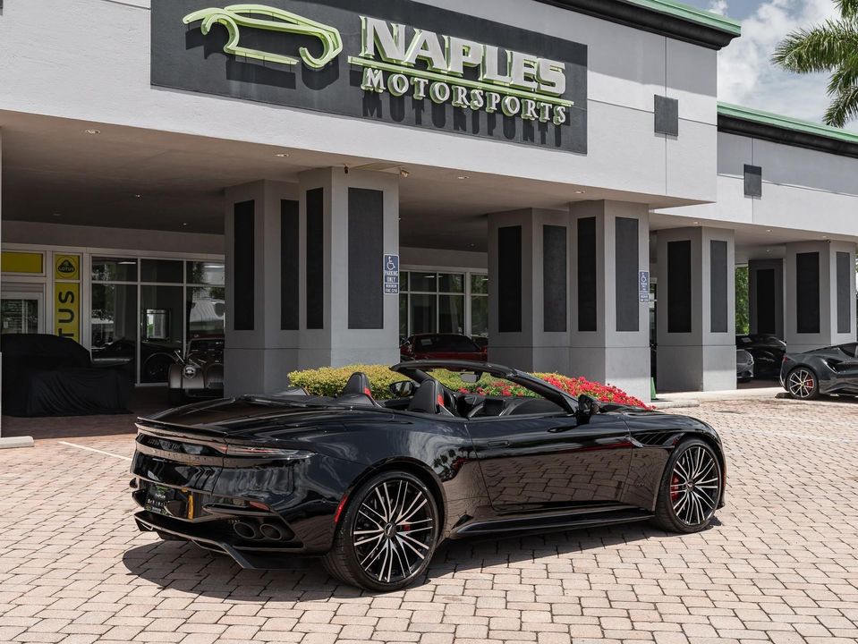 2022 Aston Martin DBS