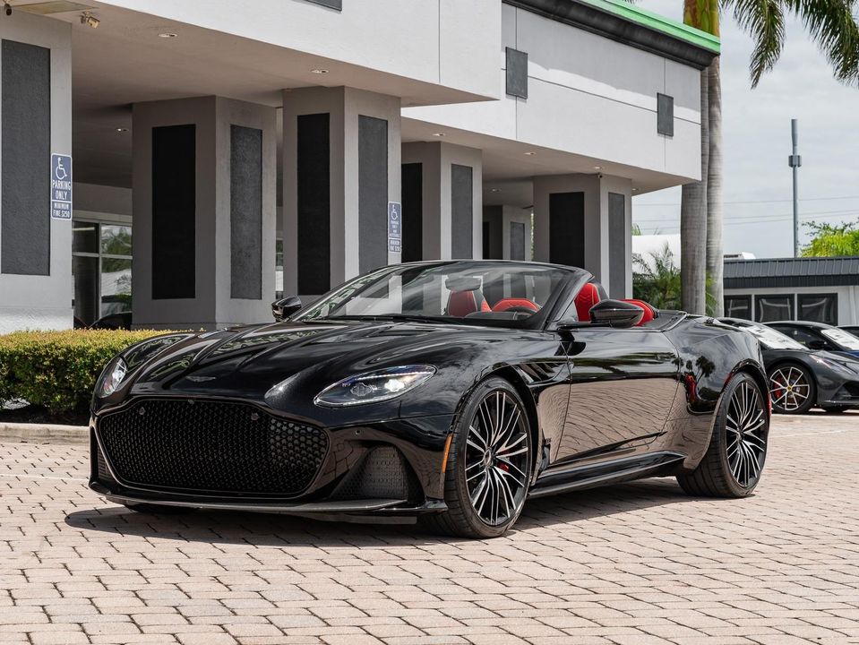 2022 Aston Martin DBS