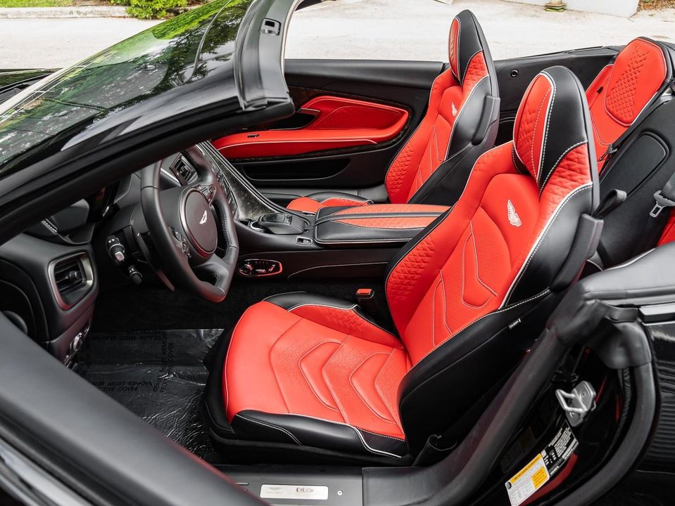 2022 Aston Martin DBS