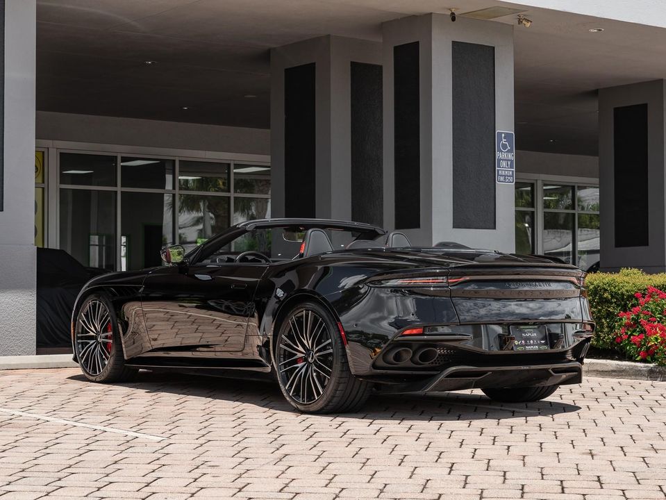 2022 Aston Martin DBS