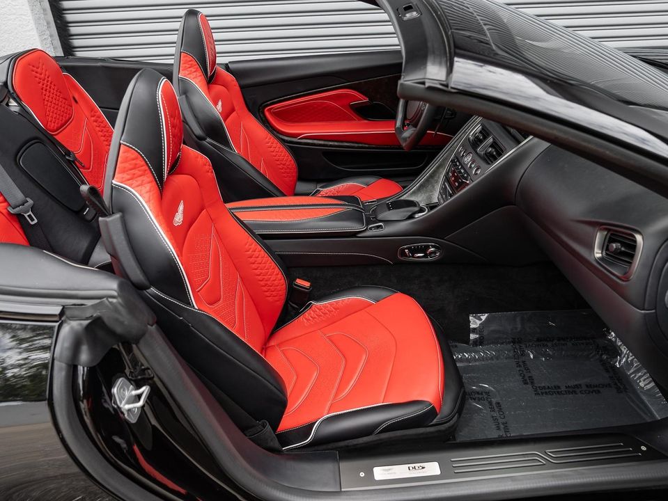 2022 Aston Martin DBS