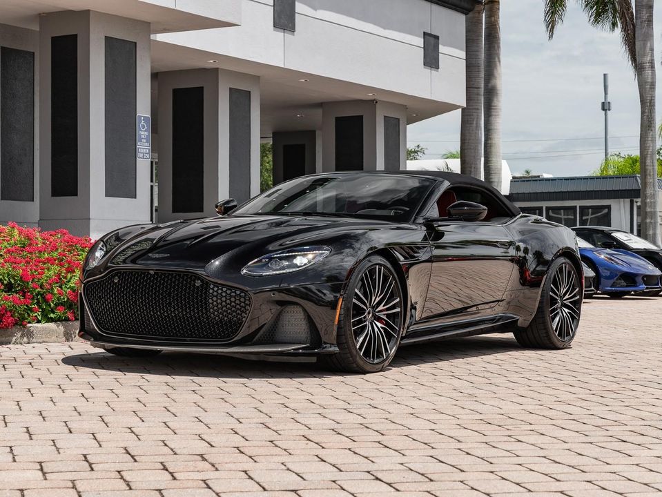 2022 Aston Martin DBS