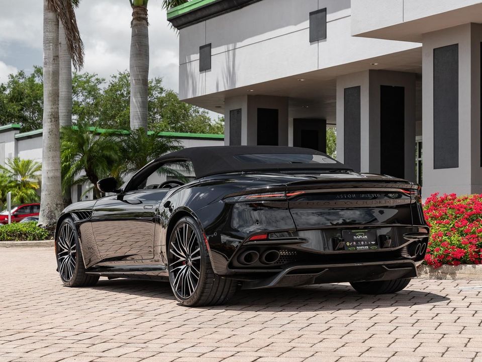 2022 Aston Martin DBS
