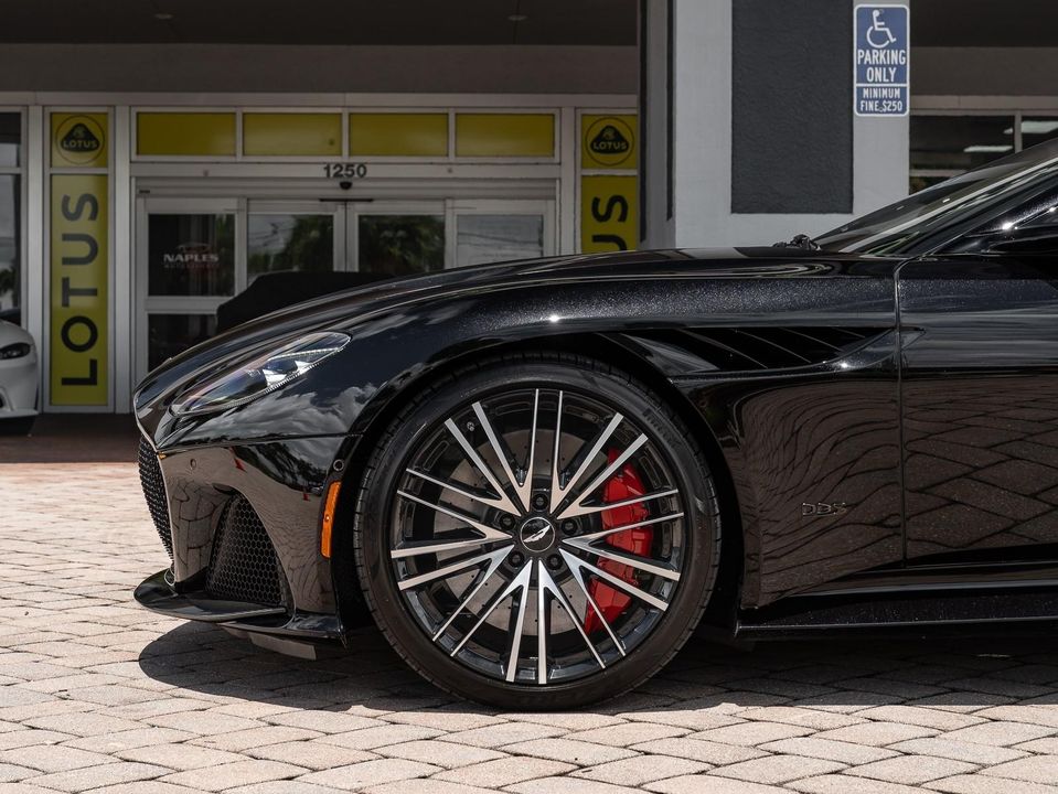 2022 Aston Martin DBS