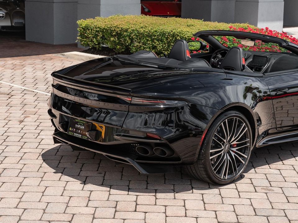 2022 Aston Martin DBS