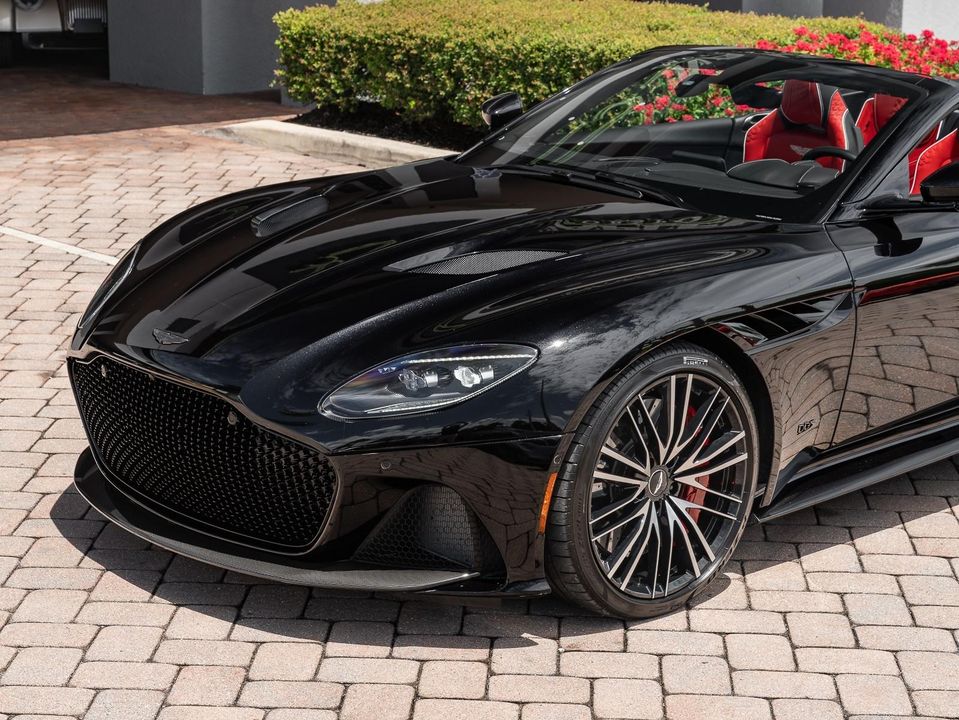 2022 Aston Martin DBS