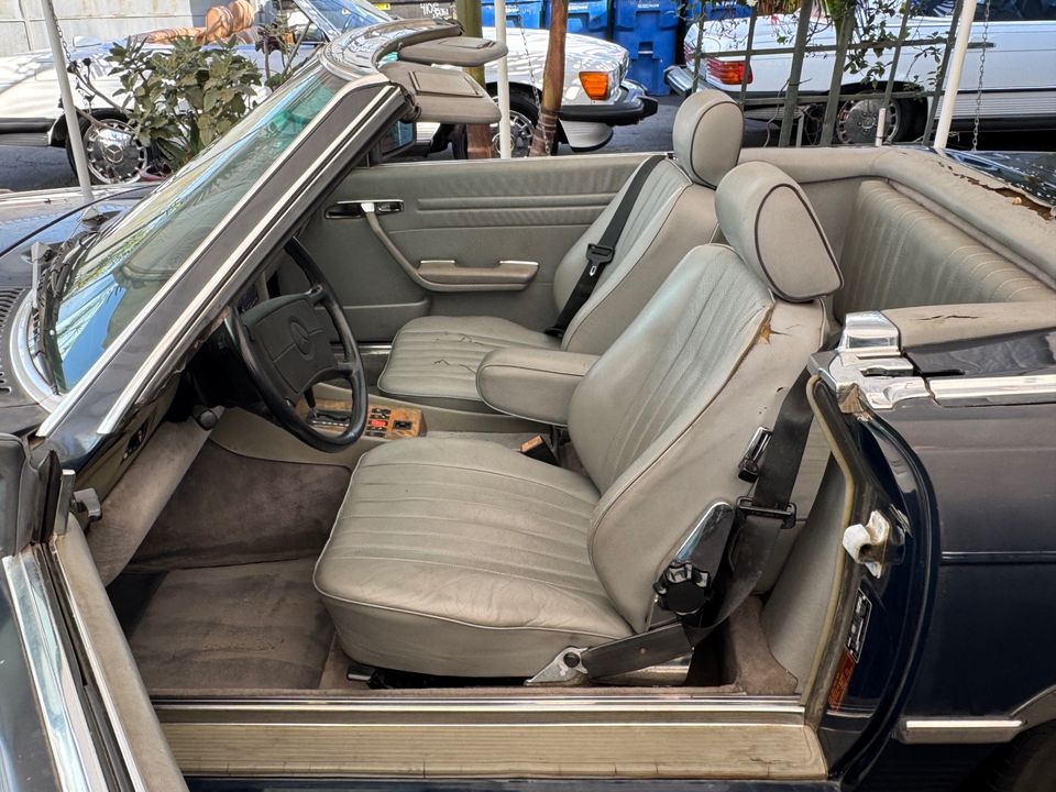 1986 Mercedes-Benz 560-Class