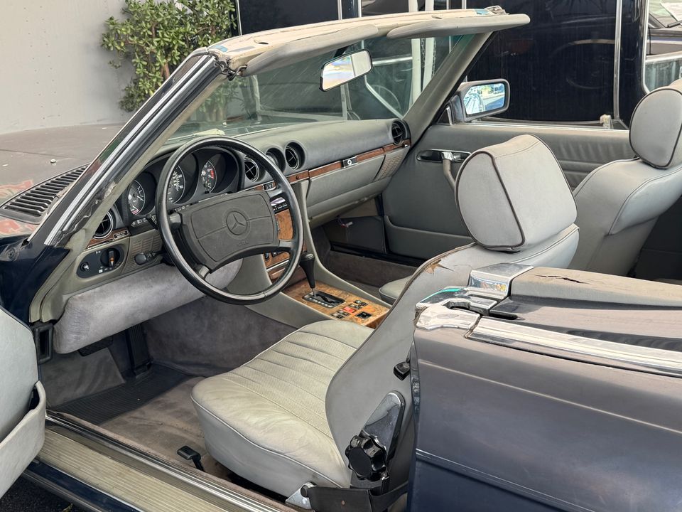 1986 Mercedes-Benz 560-Class