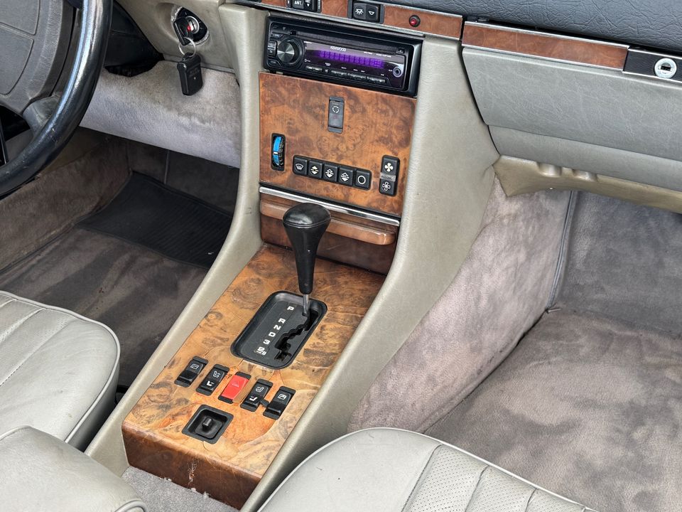 1986 Mercedes-Benz 560-Class