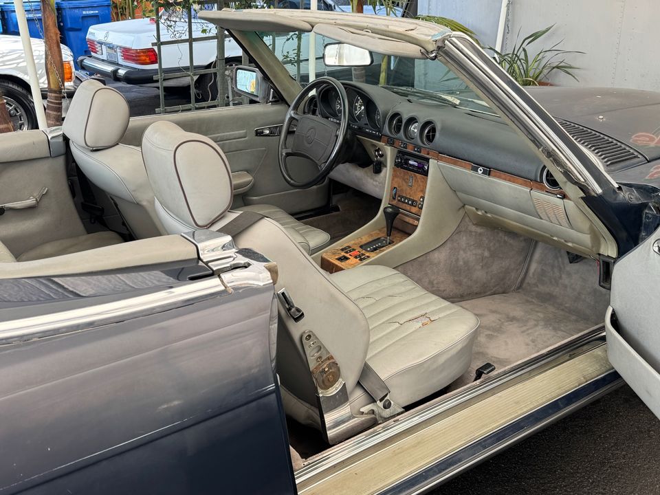 1986 Mercedes-Benz 560-Class