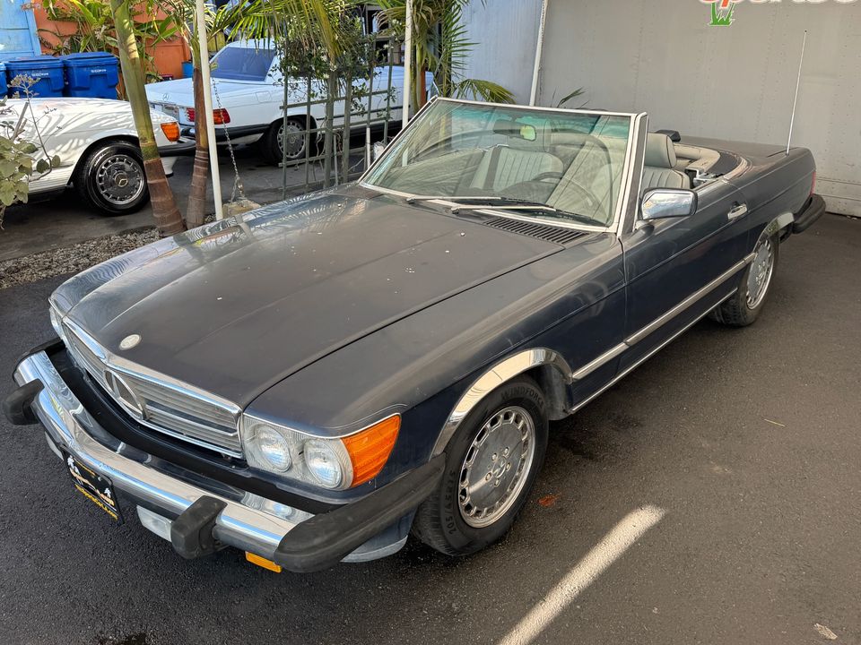 1986 Mercedes-Benz 560-Class