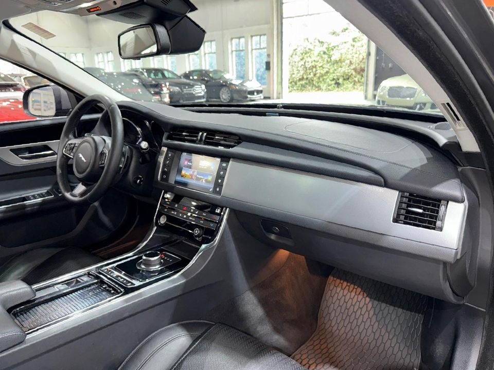 2017 Jaguar XF