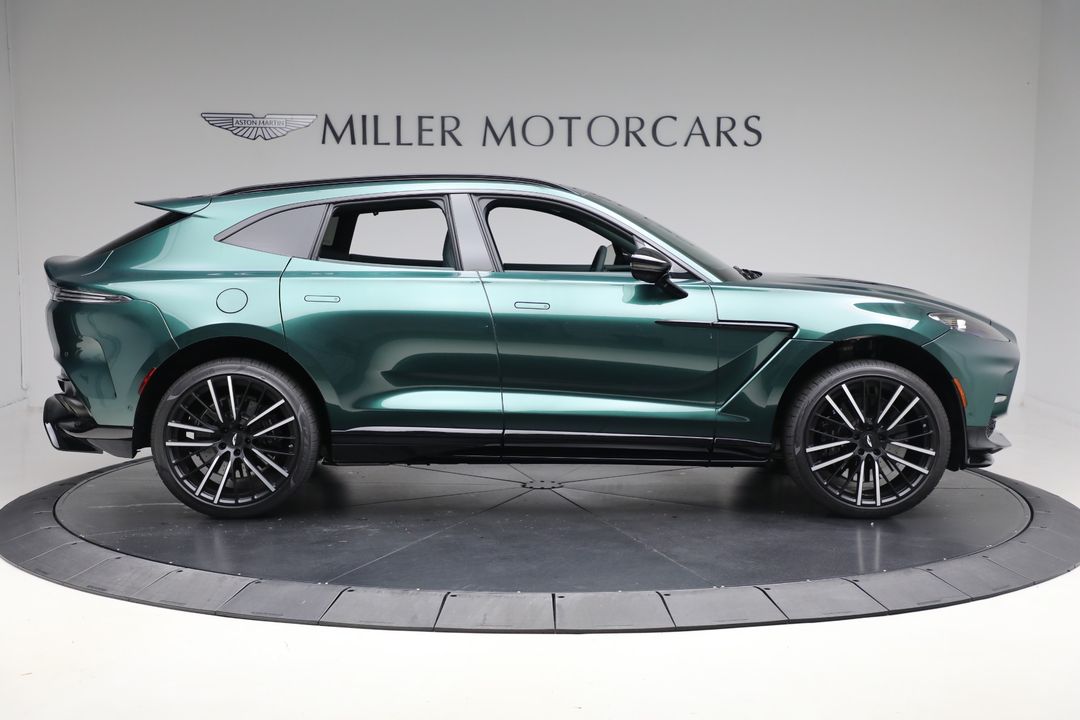 2025 Aston Martin DBX