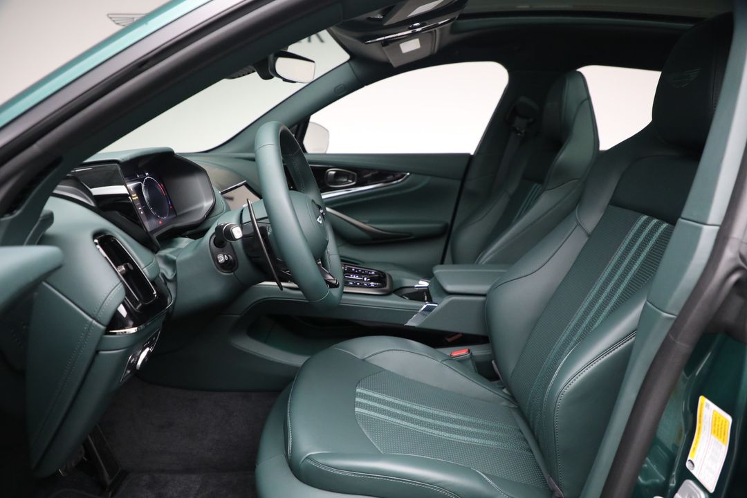 2025 Aston Martin DBX