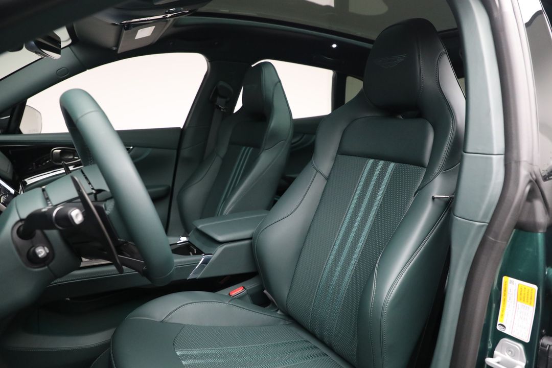 2025 Aston Martin DBX