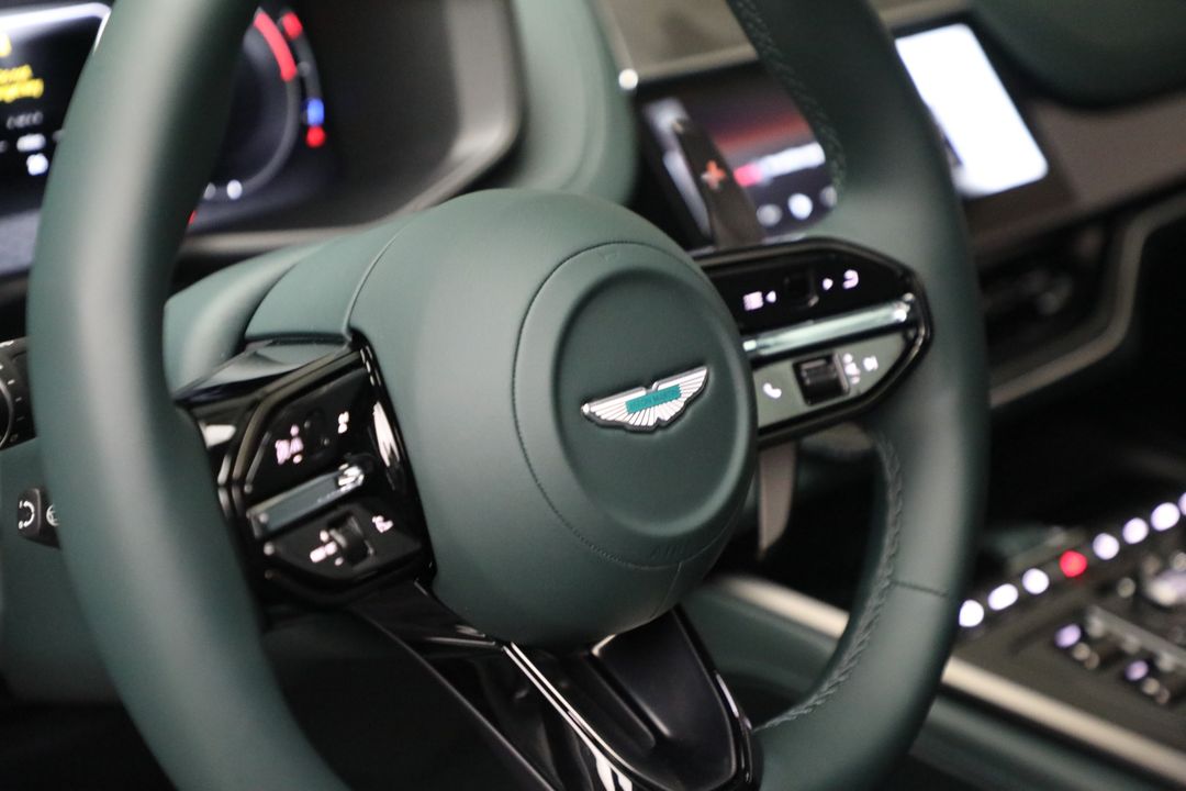 2025 Aston Martin DBX