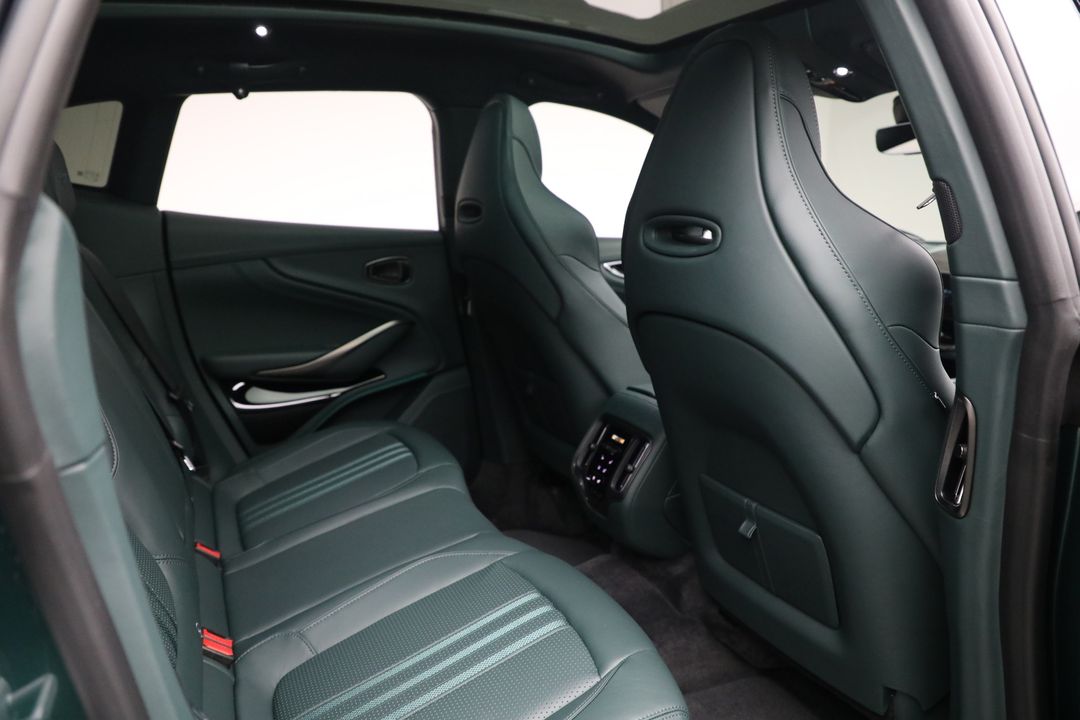 2025 Aston Martin DBX