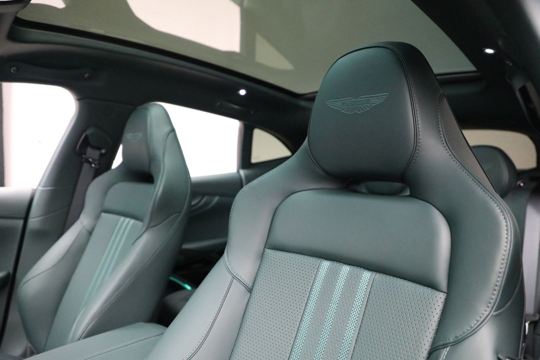 2025 Aston Martin DBX