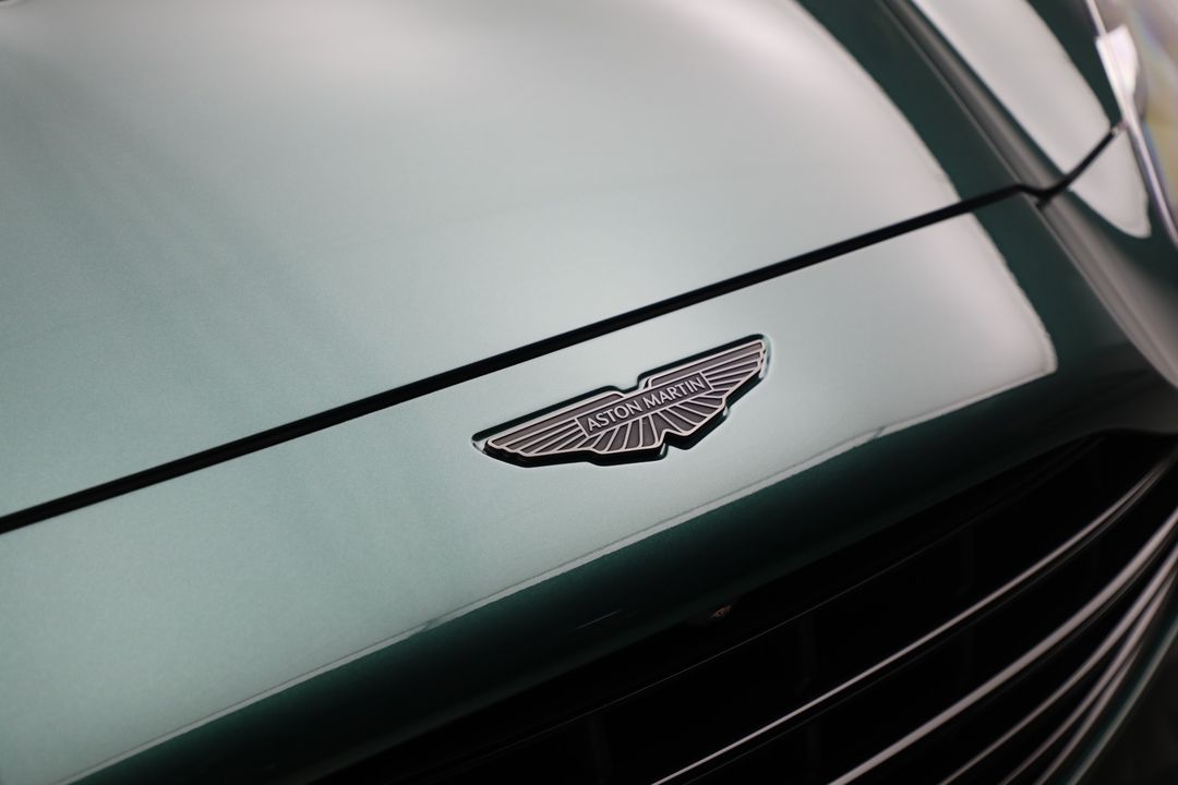 2025 Aston Martin DBX