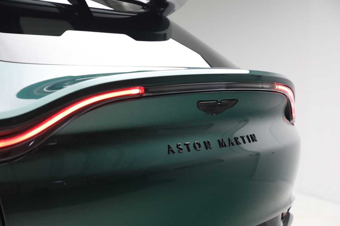 2025 Aston Martin DBX