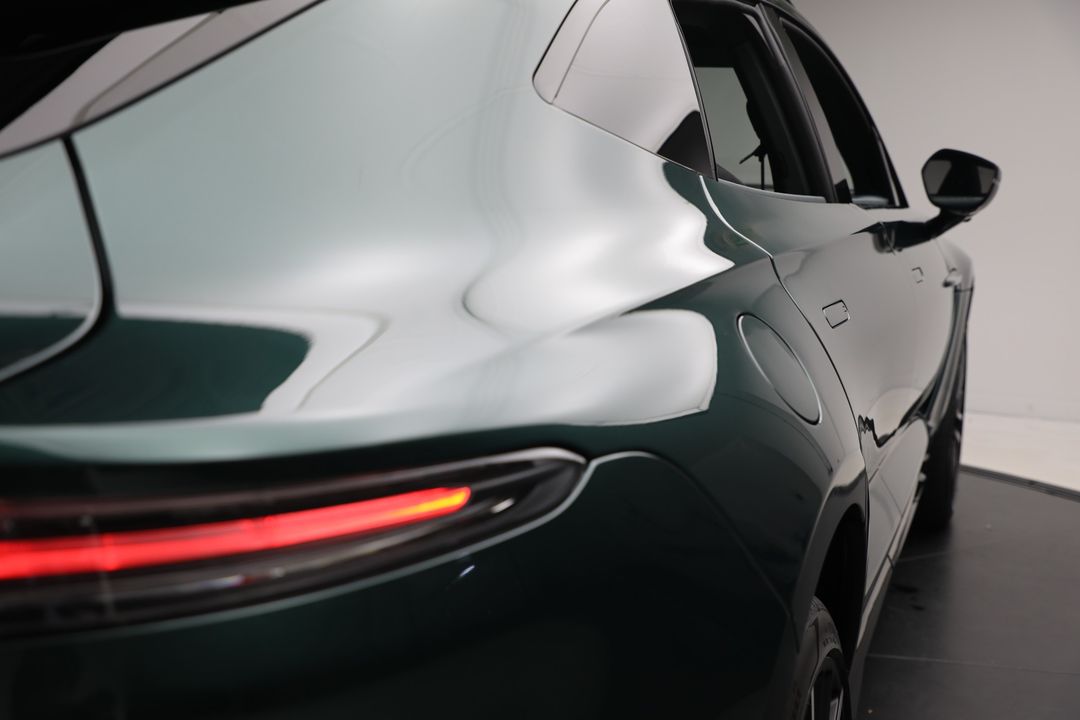 2025 Aston Martin DBX