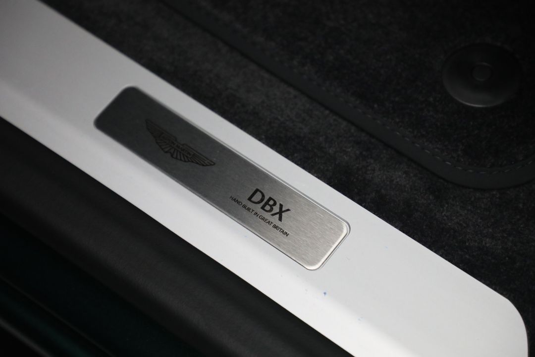 2025 Aston Martin DBX