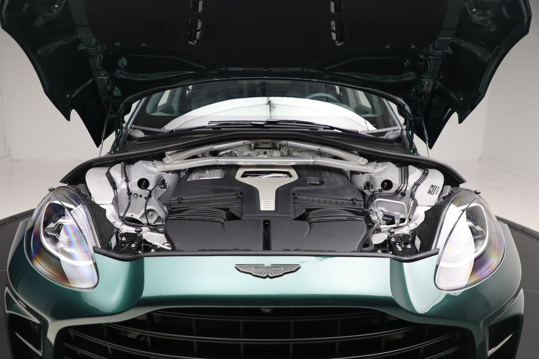 2025 Aston Martin DBX
