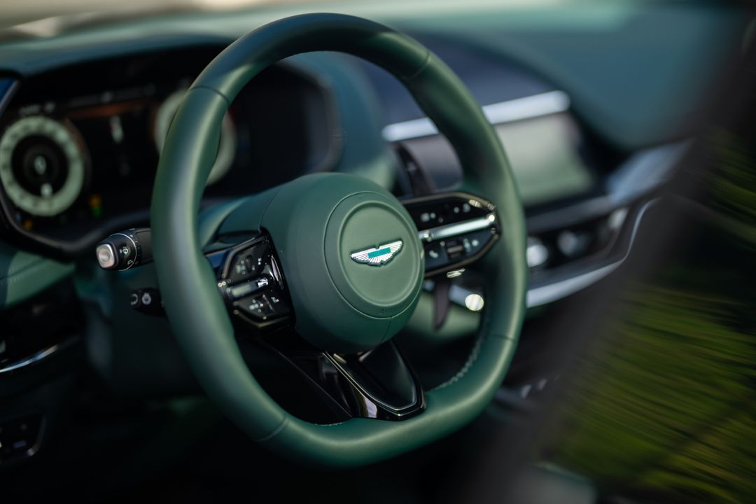 2025 Aston Martin DBX