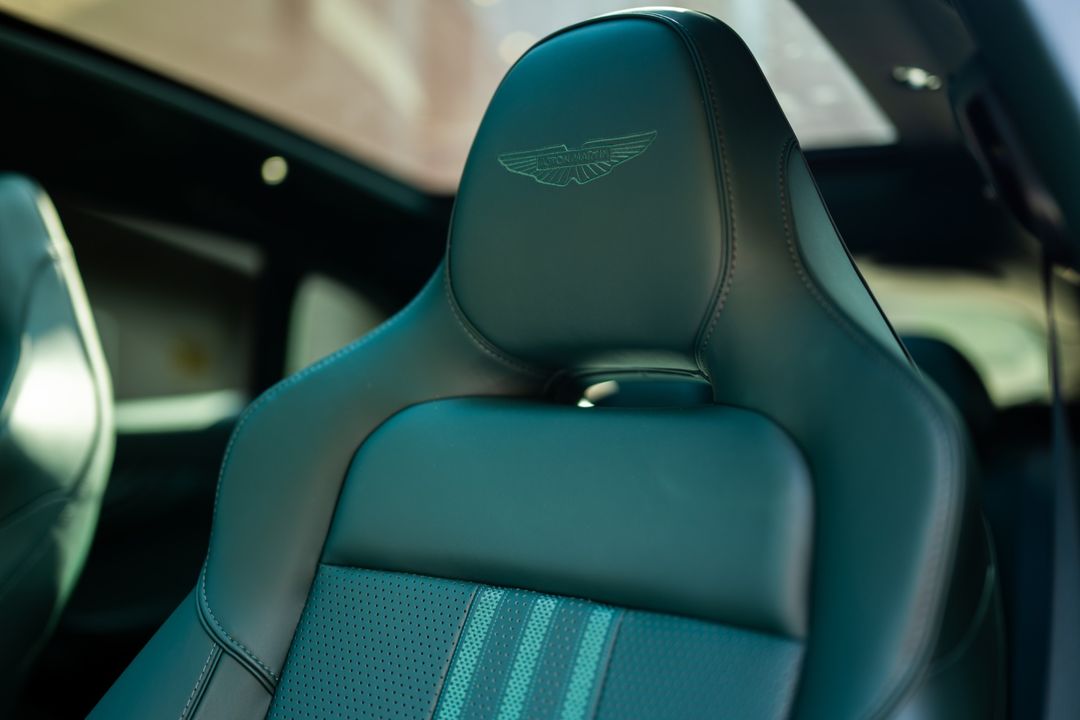 2025 Aston Martin DBX