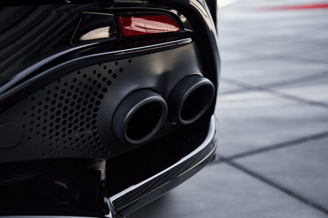 2023 Aston Martin DBX