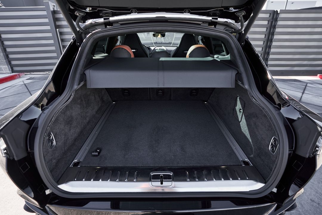 2023 Aston Martin DBX