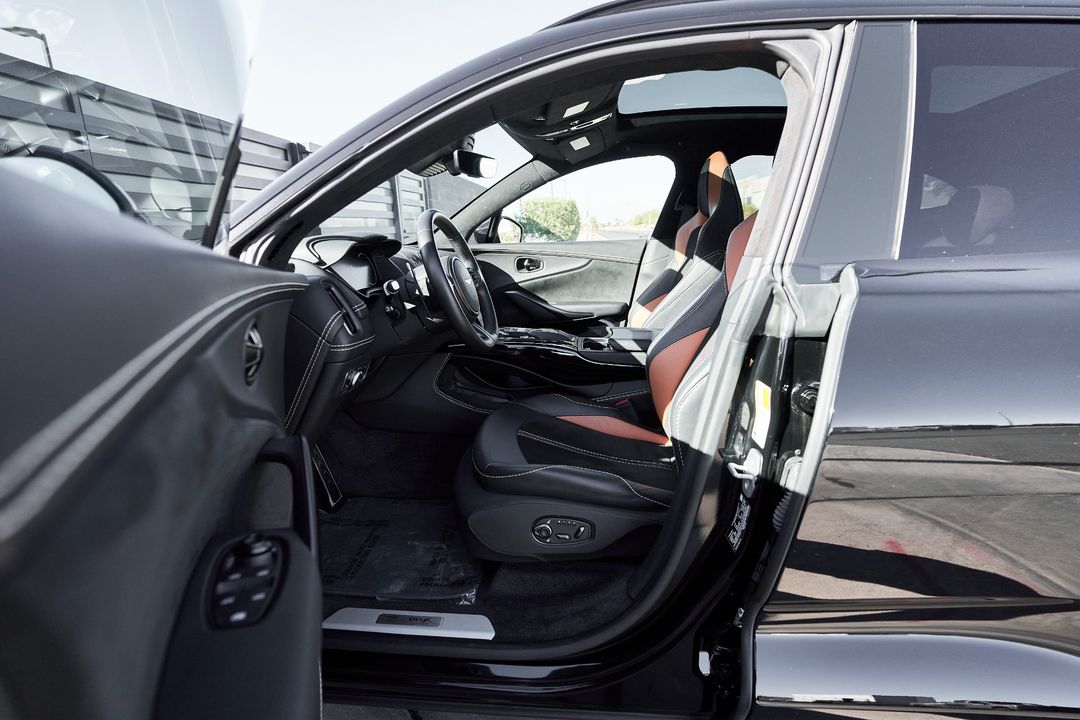 2023 Aston Martin DBX