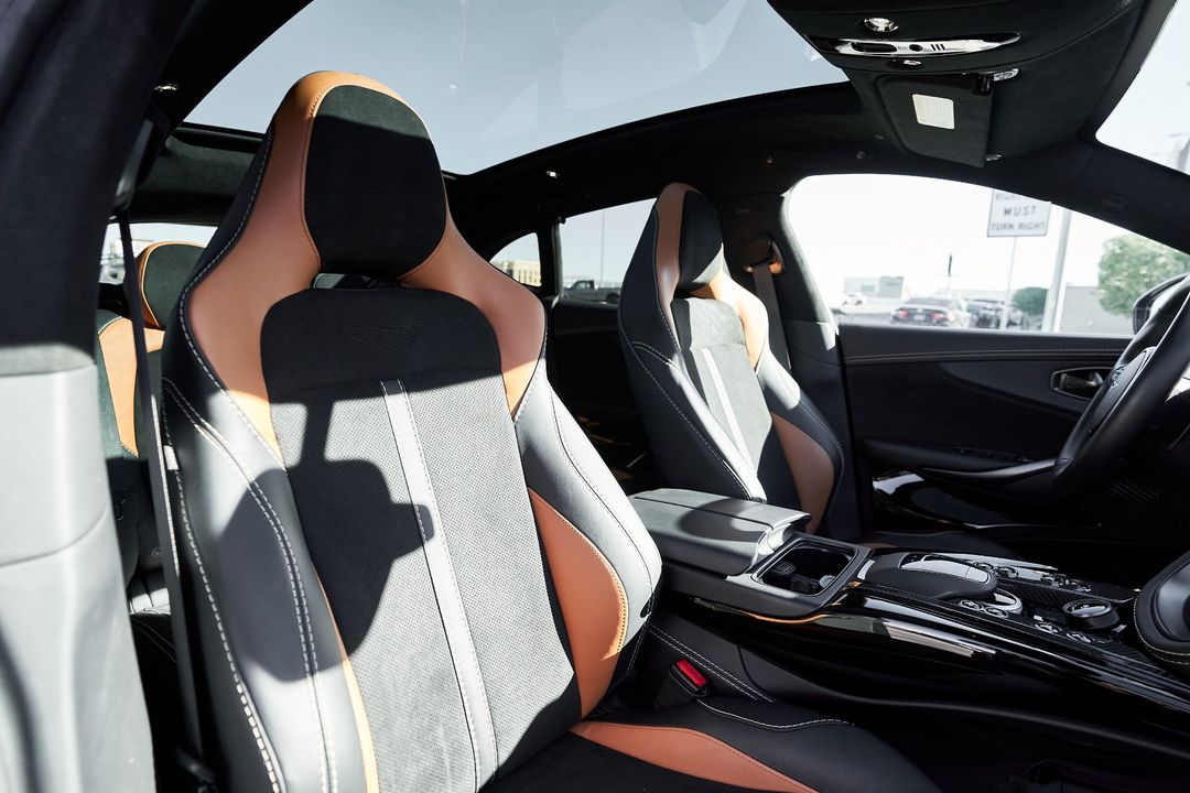 2023 Aston Martin DBX