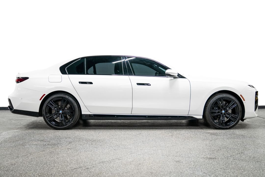 2023 BMW 760i