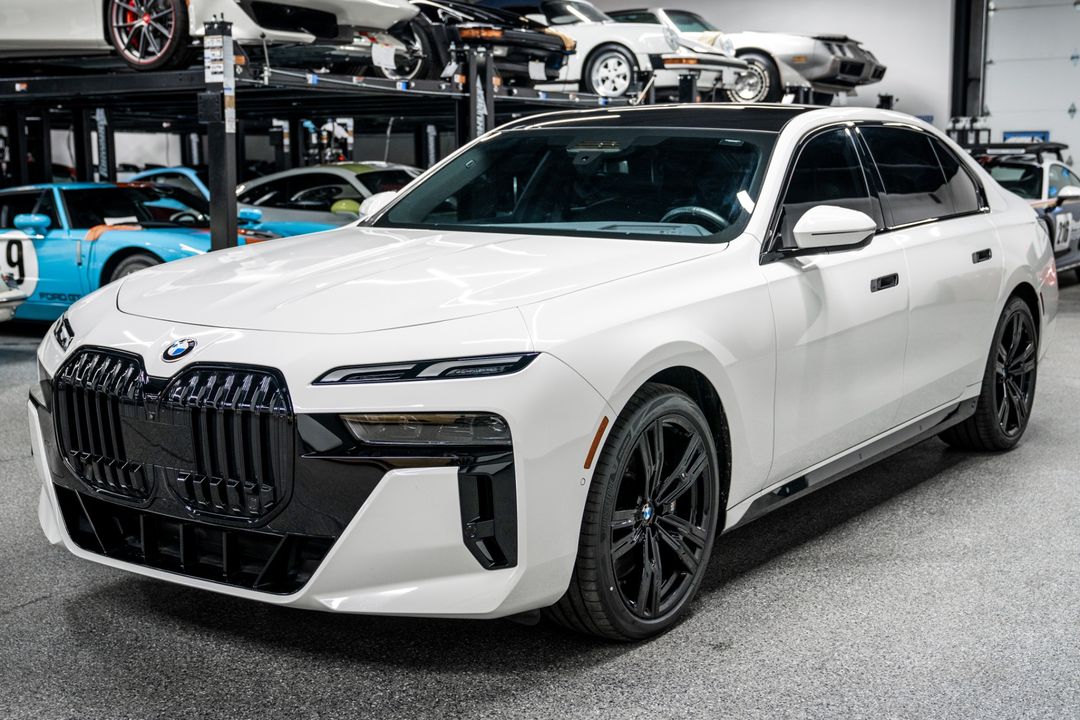2023 BMW 760i